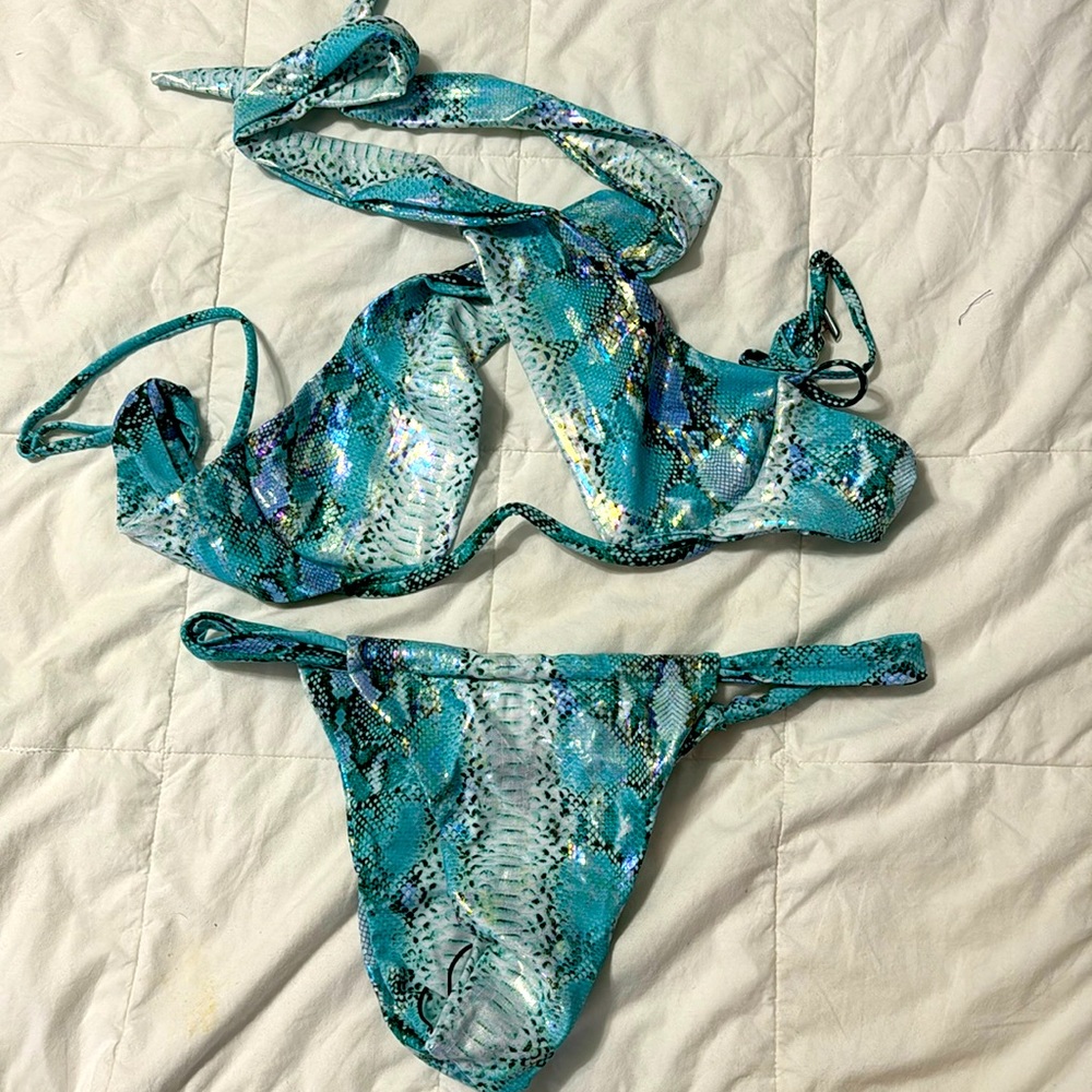 Women’s bikini size large